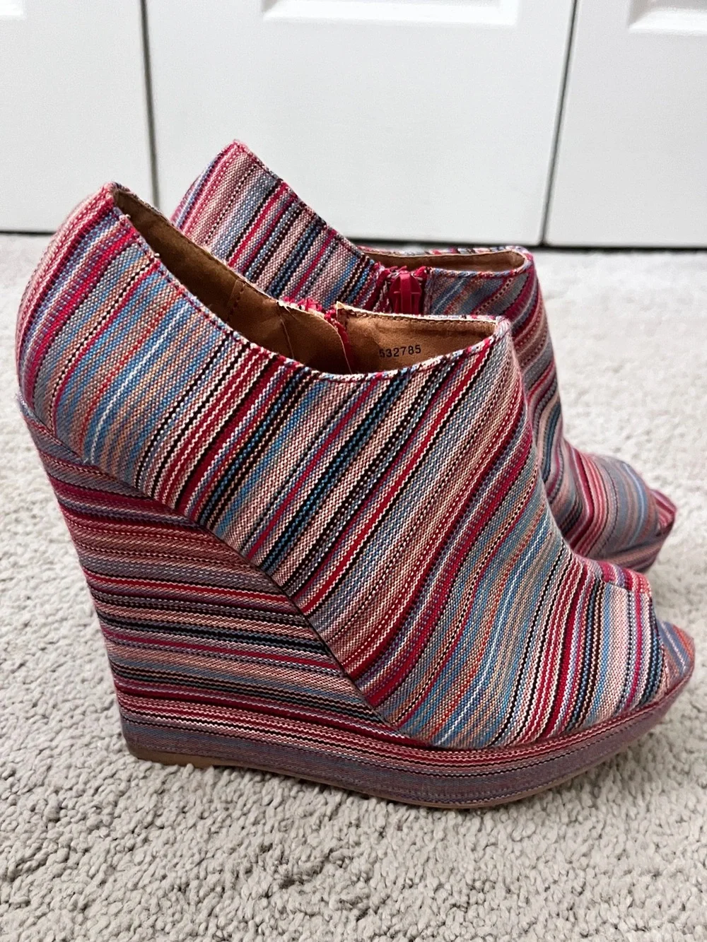 Multi striped wedges